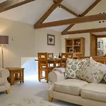 Westwood Barn بيت للعطل *